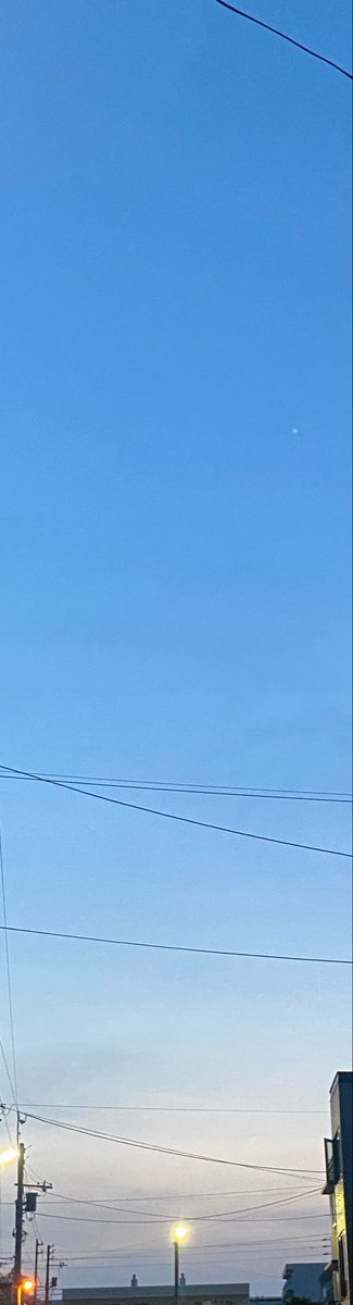ayucannon's tweet photo. 北の地は今の時期日が長くて19時半でも写真くらいの明るさ。
今まで気にしてなかったけど職場の台湾女子がフィンランドで暮らしてるみたいとニコニコしてたので、ああそう言うふうに感じて暮らすと楽しいだろなぁと思うなど https://t.co/ijfwSsdYLi