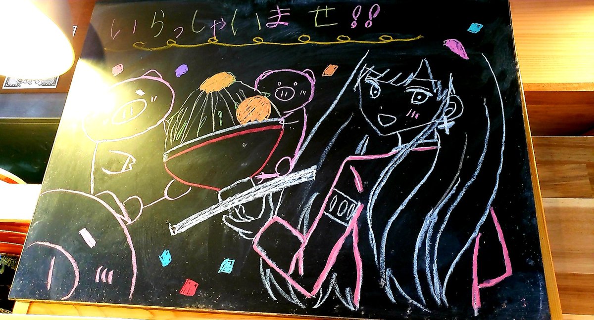 DATE11MONO21's tweet photo. ６月１７日のランチは～☀️🍴🏍️

伏拝の『麺や飯や仁』さんで☀️

『海老サラダ冷やし中華』350gをいただきました🎵

マヨネーズを付けて💕
全体を混ぜ混ぜしてすする🍜
海老も丁度良い大きさ🦐
ワシワシの麺が具材に絡まり❗

素晴らしい❗美味い‼️

今日も大満足🍴🈵
美味しかった～😊 https://t.co/ZXA07u5cEm