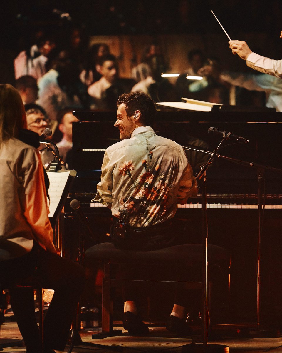 hsdaily's tweet photo. .@RollingStoneUK’s review of Harry’s Meltdown performance:

“We’re calling it: Harry Styles just delivered the single greatest moment of his solo career. An official release of this incredibly special evening is a must.” https://t.co/2LaARRtKlX
