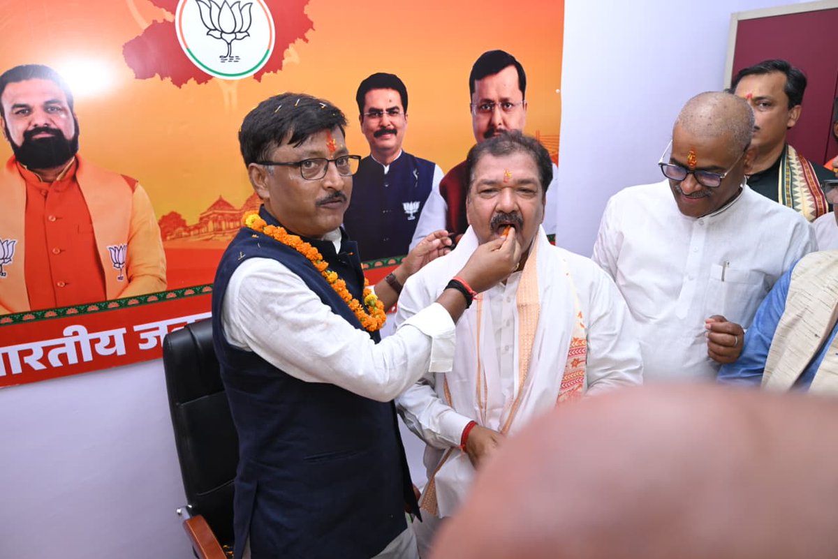 DilipJaiswalBJP's tweet photo. अनेकानेक बधाई!

आज प्रदेश कार्यालय में नवनियुक्त प्रदेश महामंत्री श्री सरोज रंजन पटेल जी के कार्यालय में आयोजित पूजन कार्यक्रम में सहभागिता कर उन्हें नई जिम्मेदारी हेतु हार्दिक शुभकामनाएं एवं बधाई प्रेषित की।
मुझे पूर्ण विश्वास है कि आपके अनुभव, संगठनात्मक दक्षता एवं समर्पित नेतृत्व में संगठन और अधिक सशक्त होगा तथा जनसेवा एवं राष्ट्रहित के कार्यों को नई गति मिलेगी। ईश्वर से आपके सफल, यशस्वी एवं जनकल्याणकारी कार्यकाल की मंगलकामना करता हूँ।

#BJPBihar
#SangathanSarvopari @BJP4Bihar @BJP4India @narendramodi @NitinNabin @AmitShah @PMOIndia @samrat4bjp @sanjay_saraogi @TawdeVinod @bhikhubhaidbjp @blsanthosh