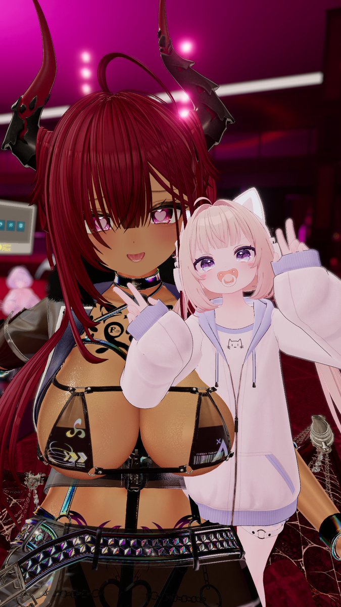 VRCsango's tweet photo. キャストさん達とのツーショット＾＾ｖ https://t.co/QfJ8HrWoDF
