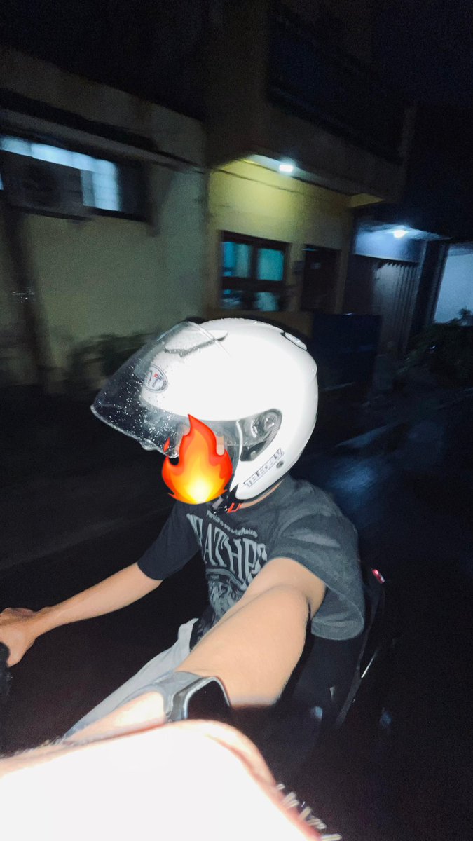 adiduuz's tweet photo. Sepi jir kalo ga ada pacar gini,btw ada yang mau aku goncengin ga nr keliling solo https://t.co/RVFastPI9U