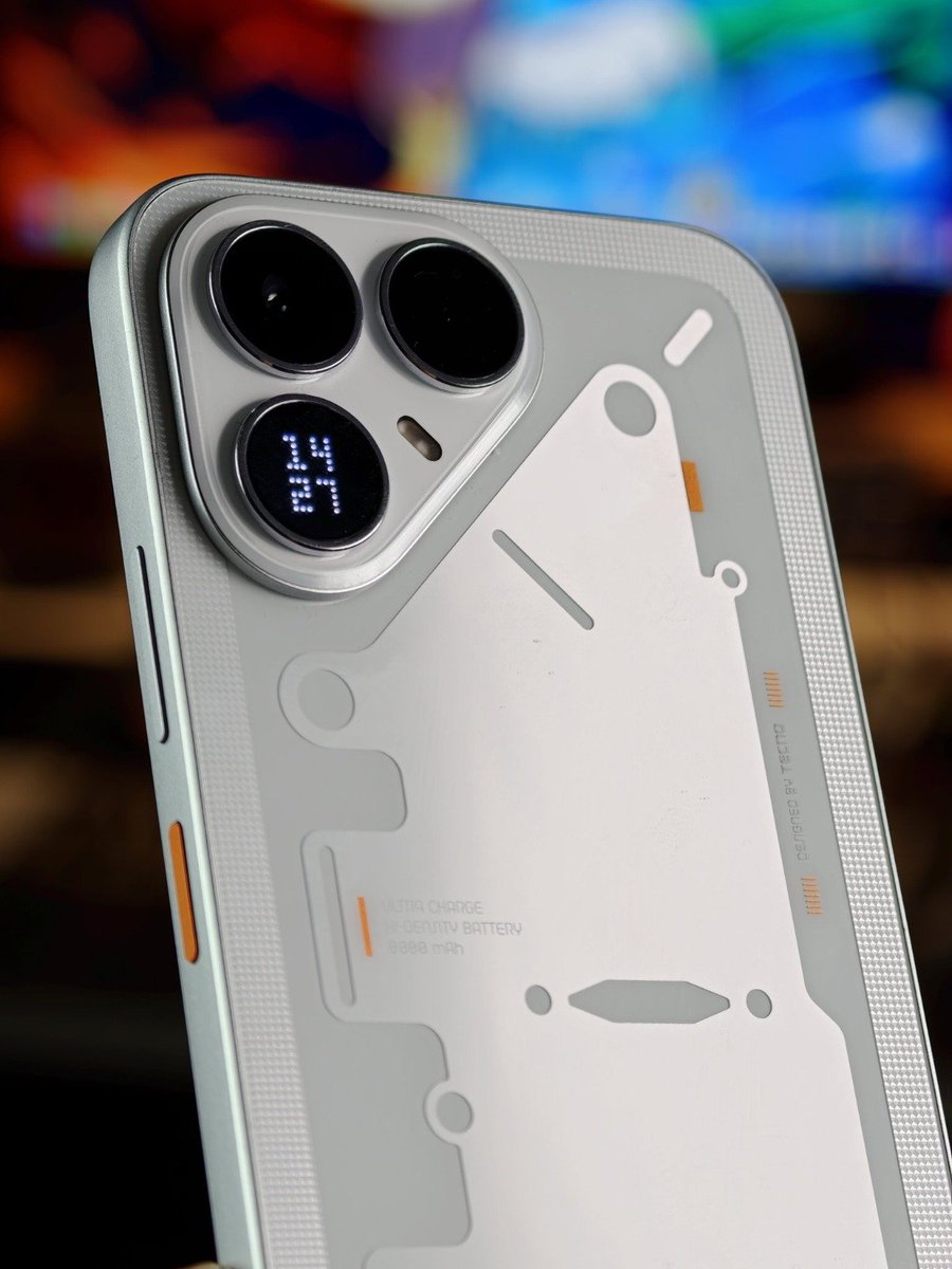 stufflistings's tweet photo. The POVA 8 goes on sale tomorrow in India.

Key highlights:

•⁠  ⁠Cool design⁠
•⁠  ⁠8000mAh battery
•⁠  ⁠Alive Matrix Display
•⁠  ⁠50MP Sony LYT-600 Camera
•⁠  ⁠G1 Signal Enhancement chip
•⁠  ⁠Android 16

#POVA #POVA8 #deletenormal https://t.co/QtHQQBdC2j