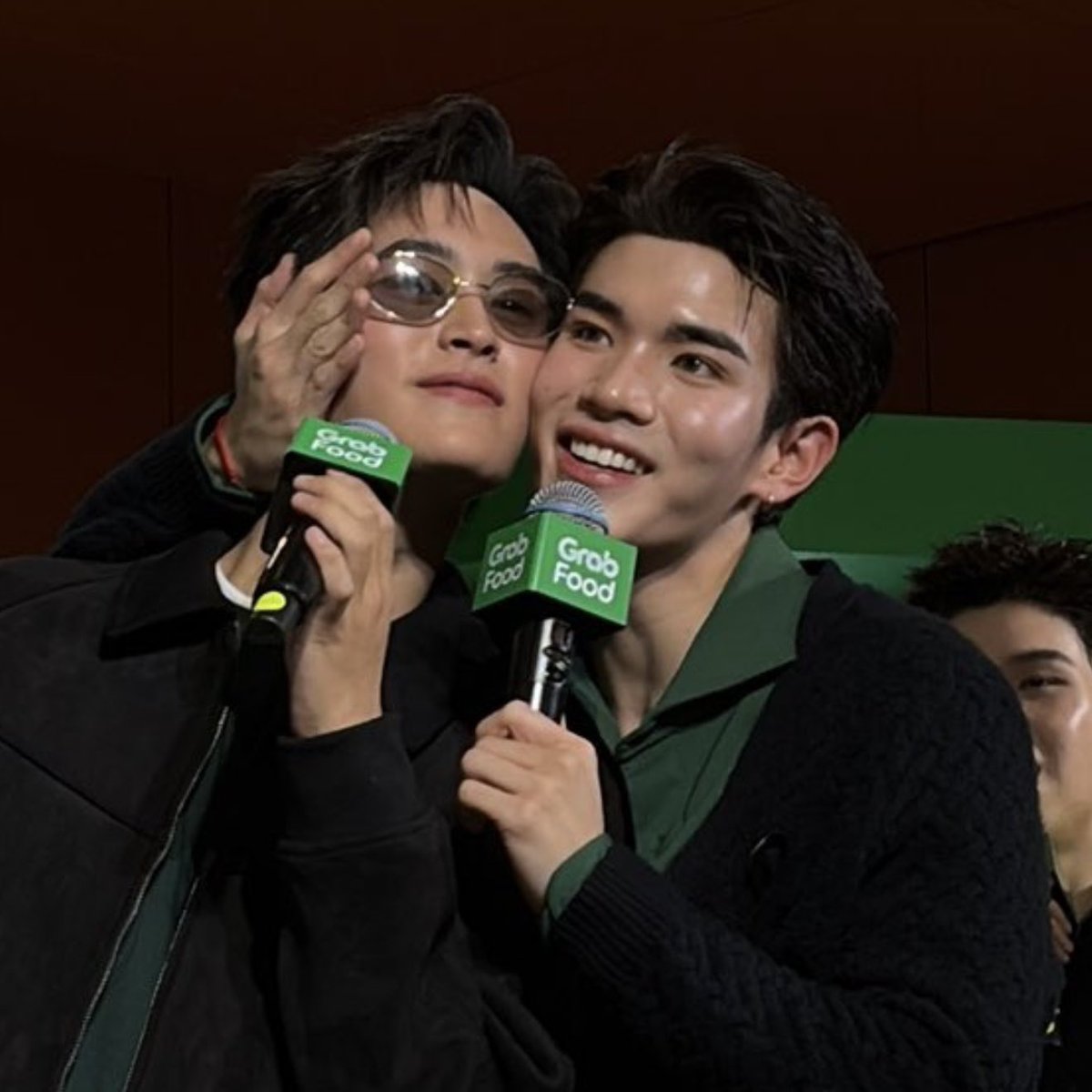 nongsiii's tweet photo. they’re addicted to cheek kiss now🤭🤭

FRIENDS OF GRAB OPEN HOUSE

#FriendsOfGrabเปิดบ้านGrabFood
#GeminiFourth #เจมีไนน์โฟร์ท https://t.co/csSsh5ADiF
