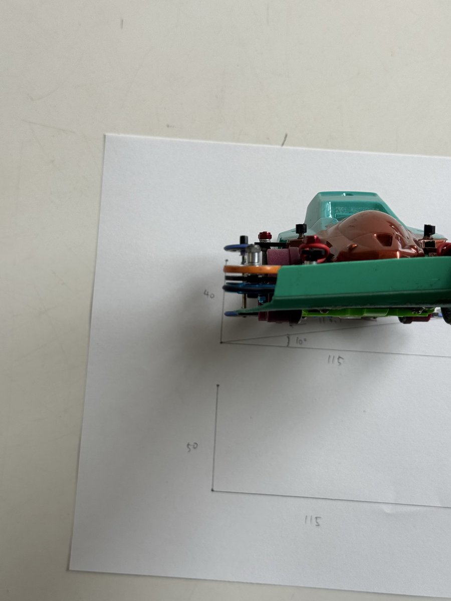 dalepohunter's tweet photo. 仮に10度4センチ高として、路面追従なら問題ないけど、噛みが甘いとアウトリフトしてリア上段が抜けてマグナムトルネードになる奴…？ https://t.co/lP9qrpCbT6