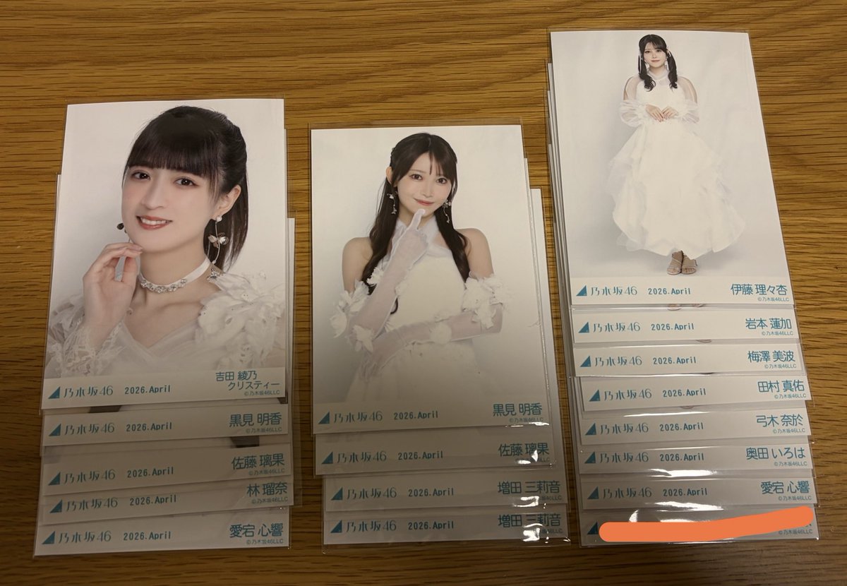13_kk99's tweet photo. 乃木坂46  紅白2025衣装
生写真 トレ トレード

(希望)
岡本：ヨリ、チュウ

(提供)
画像参照

現地(横アリ2日目、宮城両日、神宮初日)
郵送(複数枚〜) https://t.co/4otJO0ICZ0