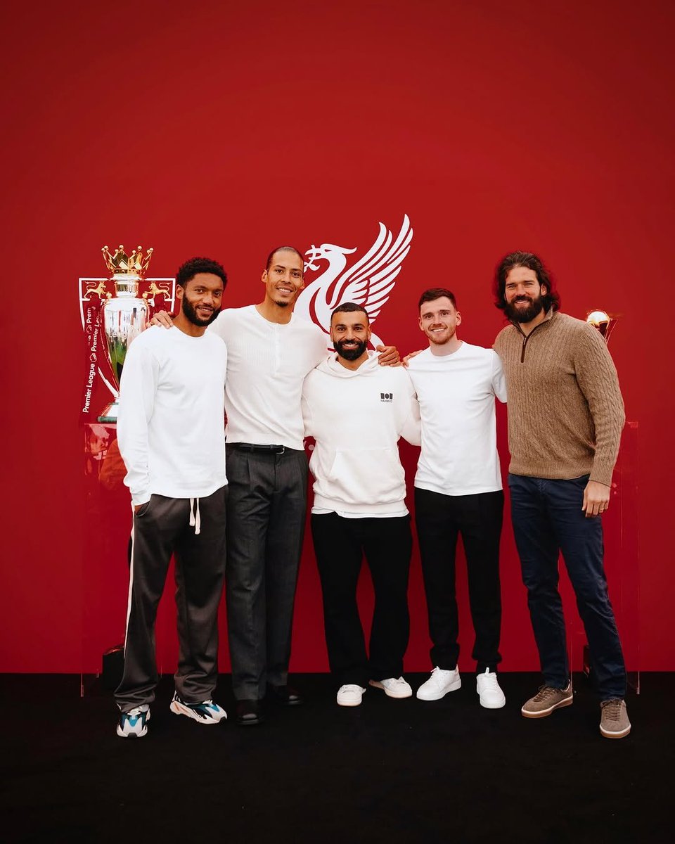 nugss_'s tweet photo. 🖼️ Jurgen Klopp era in one picture ❤️ https://t.co/hEwEEZIY0g