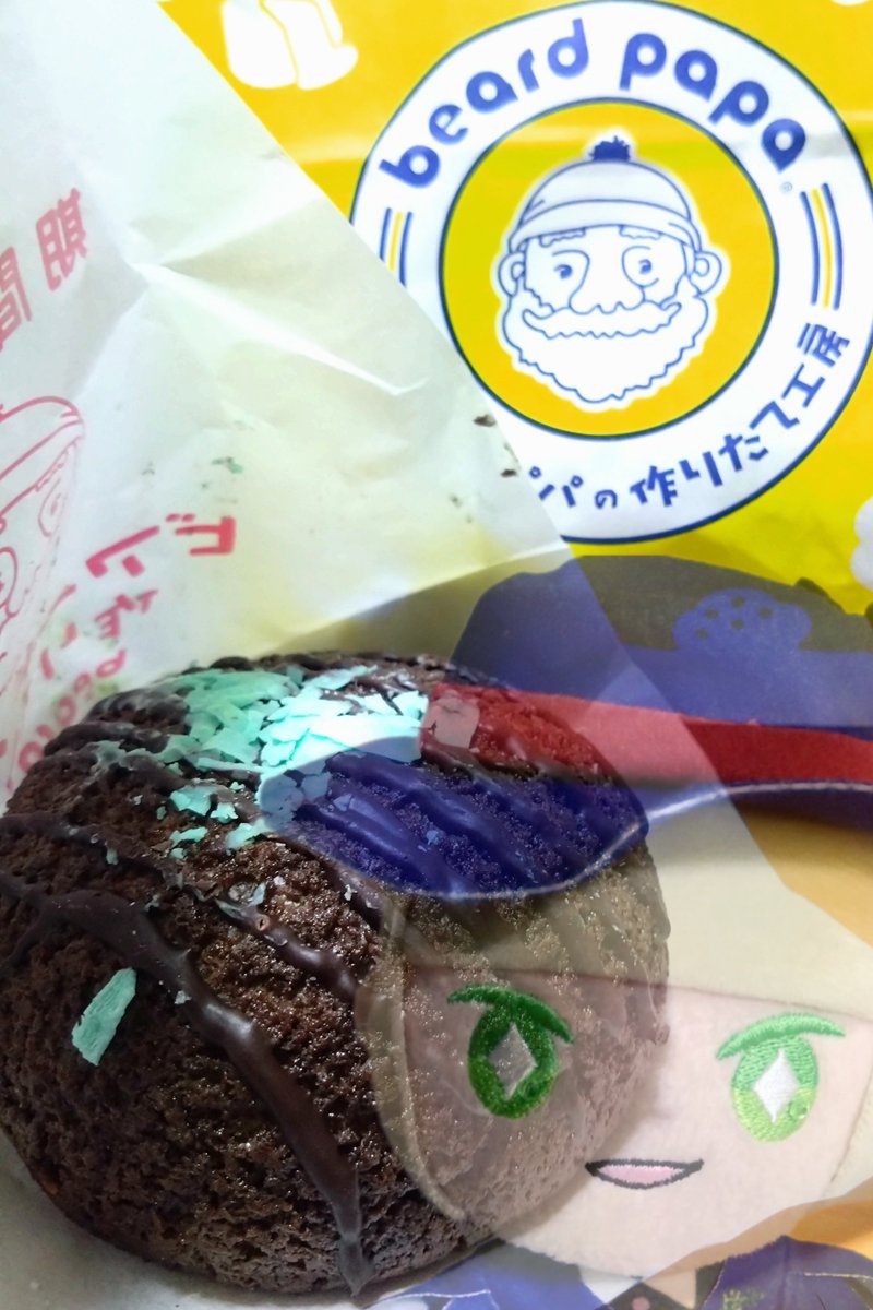 ice_w3A10's tweet photo. チョコミントは季節限定でまとめて出してくるのやめよ？(ルぬいを写り込ませてカロリーを肩代わりさせるチャレンジ) https://t.co/O7m8AqVah6