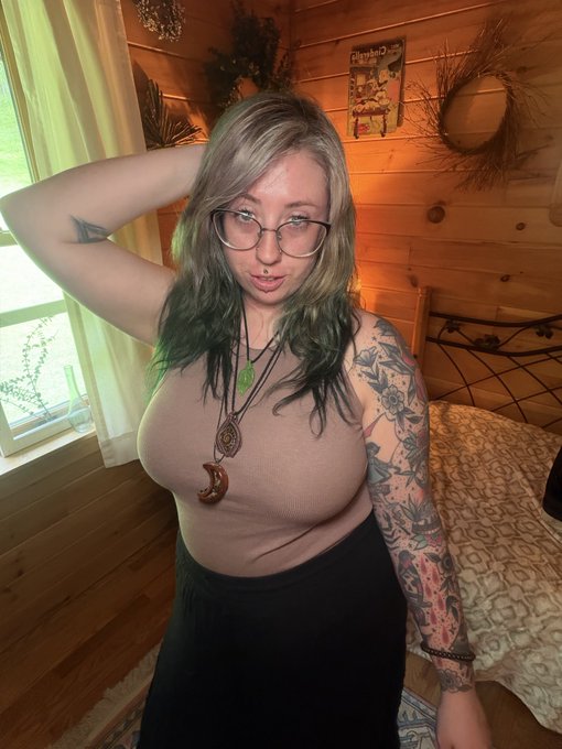 Fern Sparx🌙🥀🖤 Nature Goddess✨️ - Would you live in a log cabin? https://t.co/oX2LkVZnxs