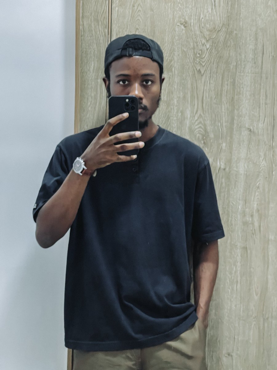 Ayoshots's tweet photo. The Artist.                  Vs       The Art https://t.co/cXoehvuWt4
