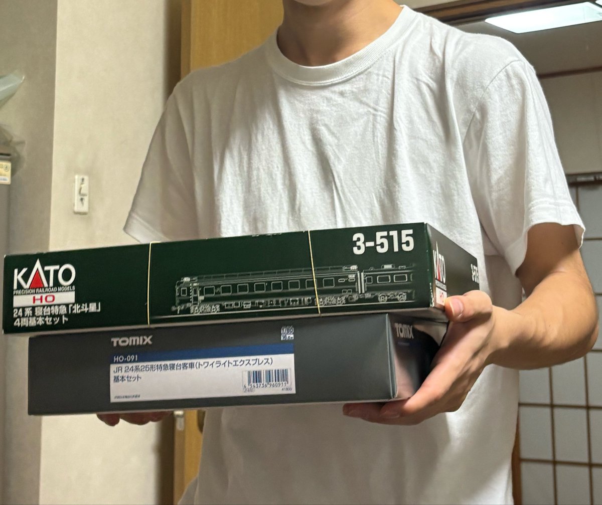 ke_hin217's tweet photo. また何か周りのオタクがでけえの買った https://t.co/5le7El1fKe