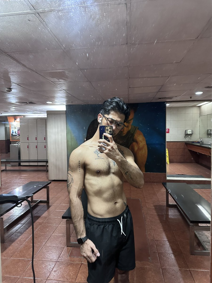 kopigelooo's tweet photo. pre-gym workout: mag-assist sa OR for hours 😣 https://t.co/y6RYsrejVv