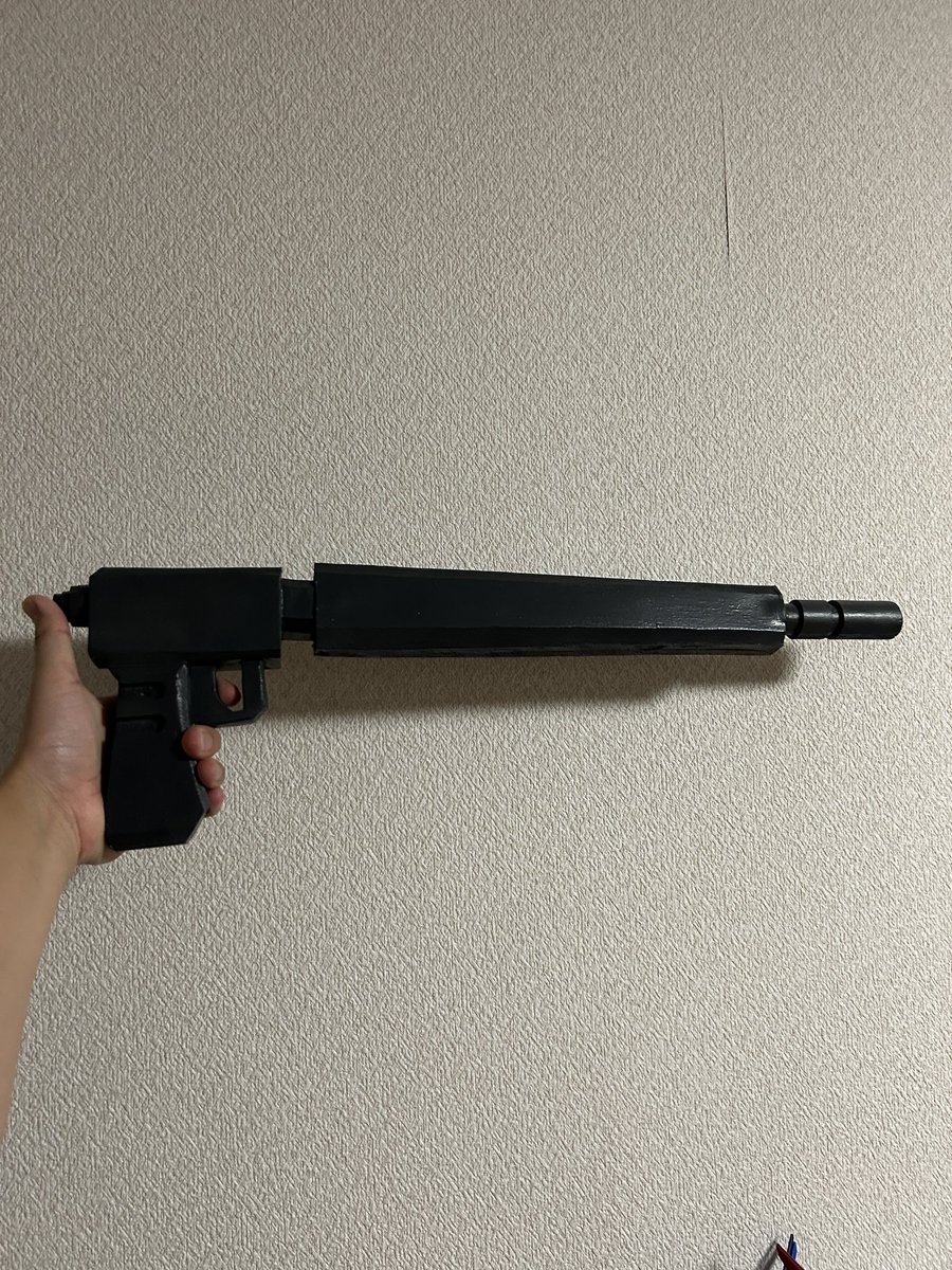 Taro_hisyomirai's tweet photo. シャアの腰に付けてるレーザーライフル完成‼️

前回よりデザインを変えてより精密に
腰からに付けてるときに外れることが多々あったので凹凸デザインにしてマグネットを埋め込みました。

サンペルカ1400 5mm製

塗装は

下地:G10ボンドコートの後タケシール
塗装:メカサフヘビィ https://t.co/NDswj2odT1