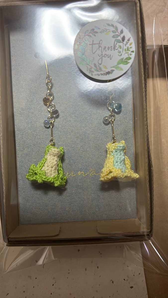 nebisukekappa's tweet photo. ピアスだったら、かなりカワイイのになぁ。と、思ってたらピアス作成してくれました。
そして、すぐに購入させて頂きました。

実際に見た方が、よりカエル🐸さんの細かなデザインが分かります。こんなに素敵に作れるなんて尊敬します。
ありがとうございます。 https://t.co/hUTmMg94uq