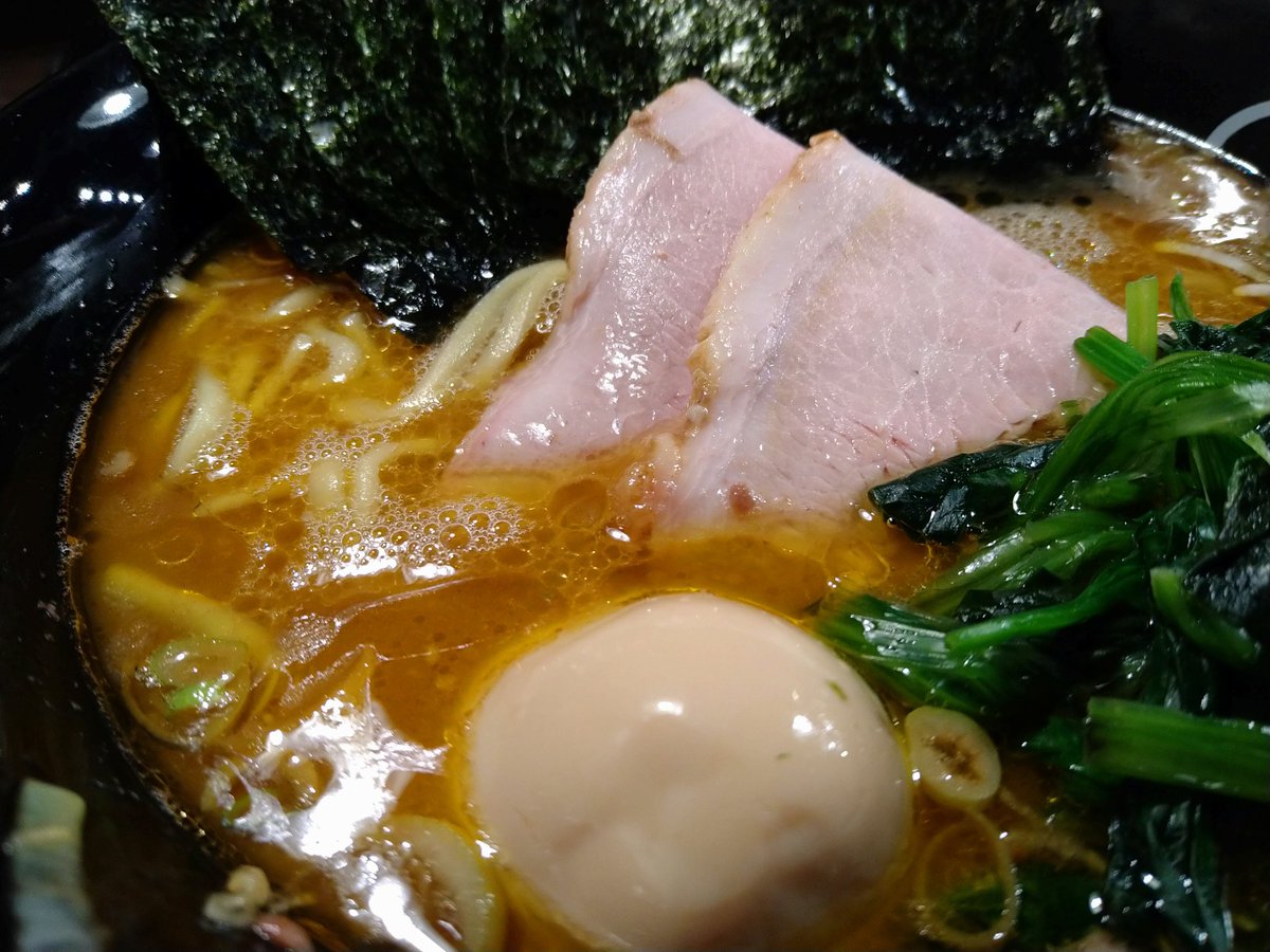 senzoku4choume's tweet photo. 相模大野「クックら」ラーメン、ライス♪

今日はレジェンド席で店長の癒しの笑顔を独り占め!!

スープ激うまちゃん♪

店長に相模大野に六厘舎系列のお店が出来ることを教えてもらった♪ https://t.co/okKjSaoUUu