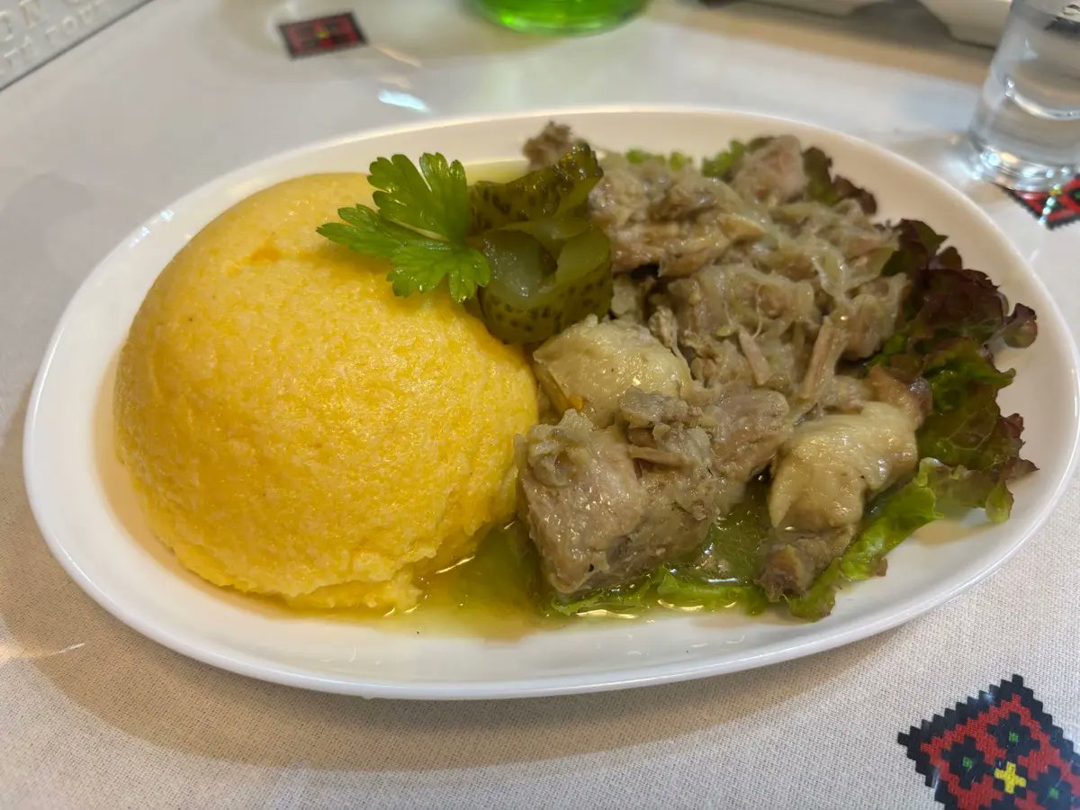 search_ethnic's tweet photo. 亀有にある『ノーロック』🇲🇩
日本唯一の #モルドバ料理店 です。
鶏レバーペースト生地をミルフィーユ状にした「キングレバー」や、モチモチの皮の中にチーズが詰まった「コルッツナッシュ」など、お料理はどれも美味♪
世界的にも名高いモルドバワインを飲みながら、モルドバ料理を堪能しました😋 https://t.co/TseAwksybE