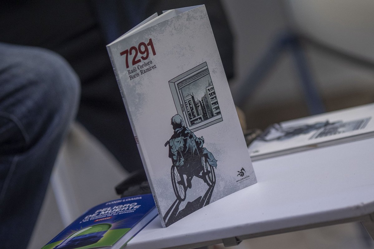 EscalanteMarisa's tweet photo. Ayer presentamos el Cómic 7291, gracias a @BorixComix, Raúl Cordero, Maite Rodríguez,  Javier Quintas y @VyJ_7291 por llenar la sede de @MasMadrid__ de memoria, dignidad y cultura.

Frente al insulto, la censura y el maltrato institucional de Ayuso: verdad, reparación y justicia. https://t.co/OG7rdP0Jfe