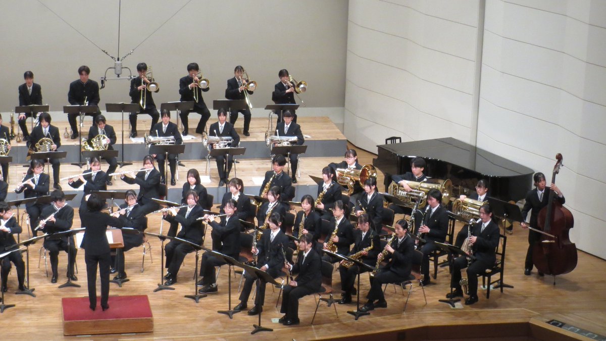R1windorchestra's tweet photo. 今日は県南地区音楽会に参加し、部員59名で演奏しました！
多くの方の前で演奏する貴重な機会となりました。
また、本番を通して新たな課題や改善点を見つけることができ、今後の活動につながる有意義な経験となりました。
これからもより良い演奏をお届けできるよう、部員一同練習に励んでいきます✨ https://t.co/JtQxf2XTfa