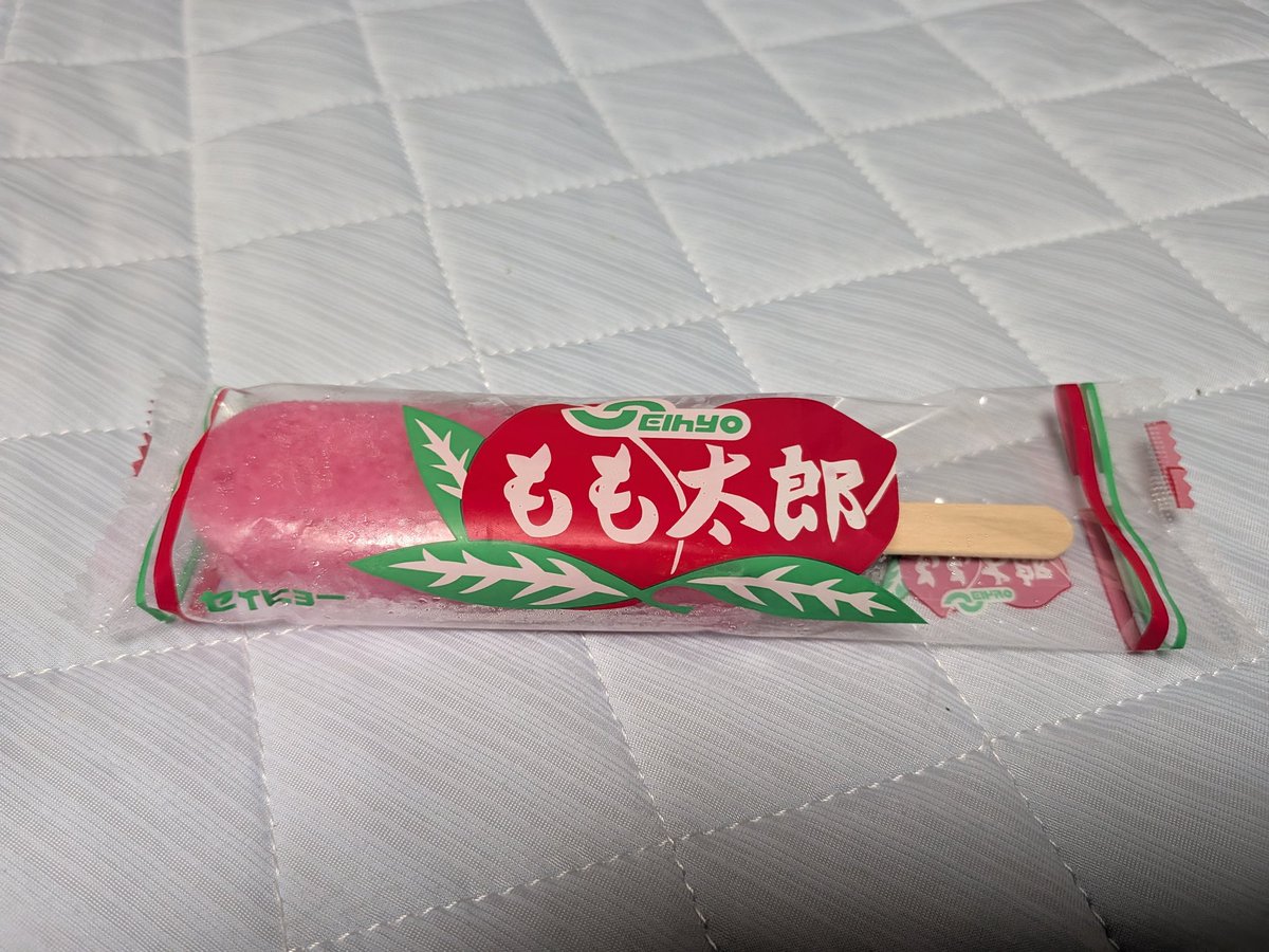 hongo46's tweet photo. 夏の定番
リンゴ果汁いちご味の もも太郎 https://t.co/V1RlImqsaw
