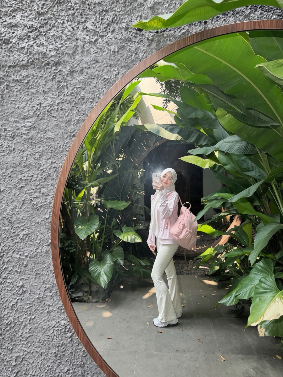 fbyyyp's tweet photo. first time yoga di samastha, so cozyyy 10/10🥹💗🫰🏻 https://t.co/OOUwqvT2Bb