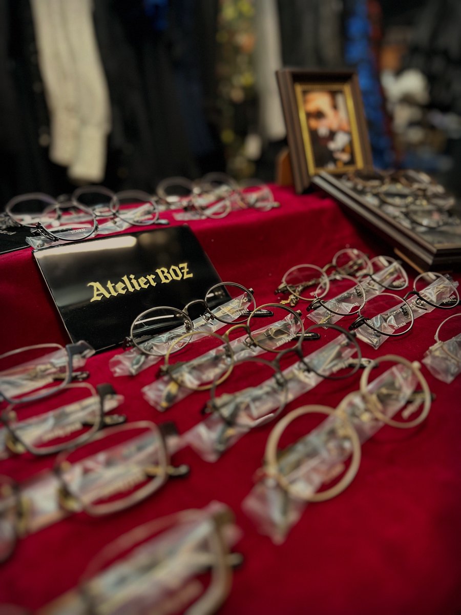 atelierboz's tweet photo. 【Atelier BOZ × LOUD EYEWEAR】
Atelier BOZ初アイウェア企画として、コラボレーションアイテムが登場いたします

LOUD EYEWEARの「Smoky Punk」シリーズよりAtelier BOZの装いに寄り添うモデルをセレクト

フレームデザインはそのままにAtelier BOZの刻印を施した特別仕様モデルをご用意いたしました https://t.co/d7yOeYKCpR