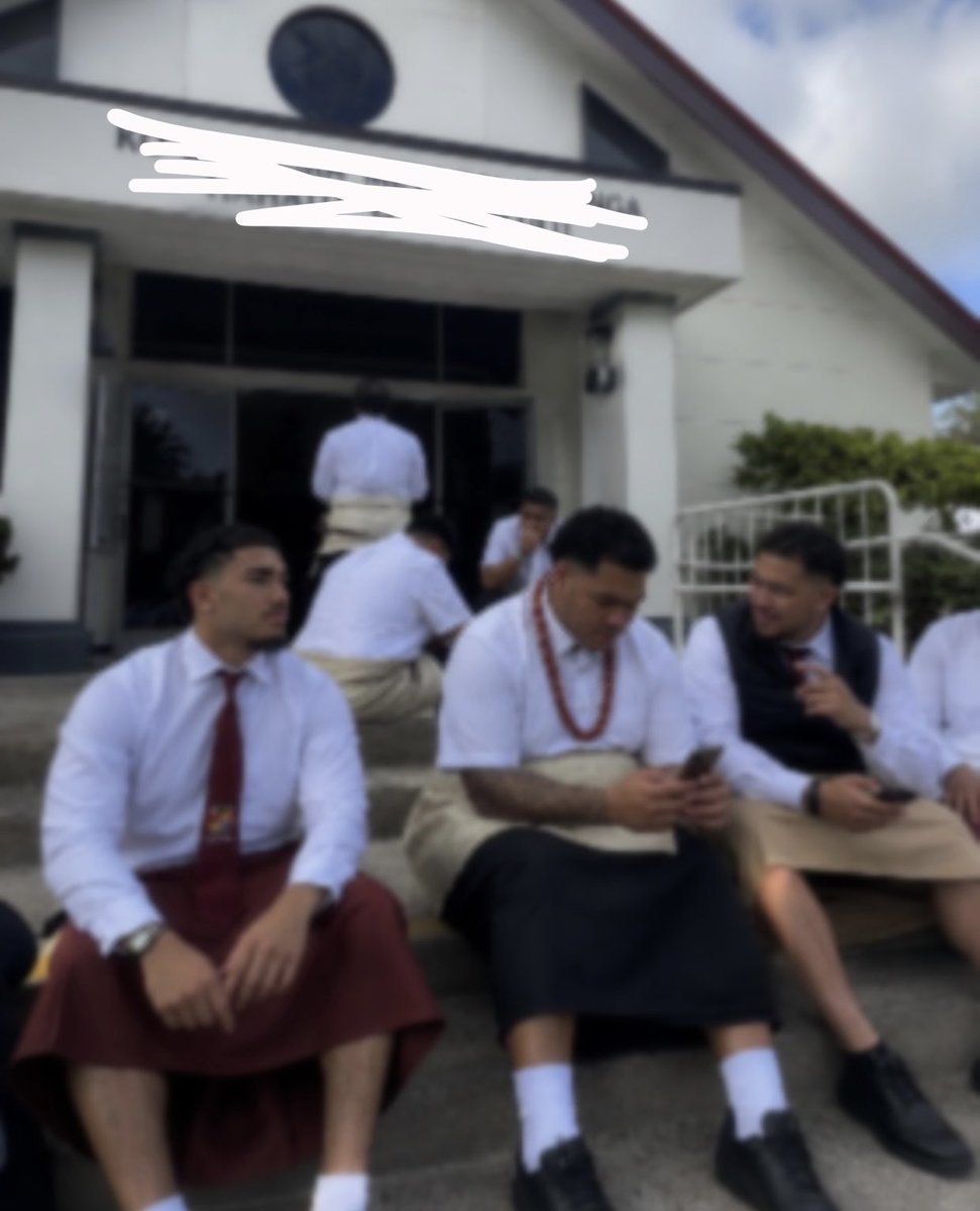 hoosisefa's tweet photo. Sneak off w my toko off after lotu 👀😶‍🌫️ @685sefa 👈 https://t.co/ZjmRVWReoY