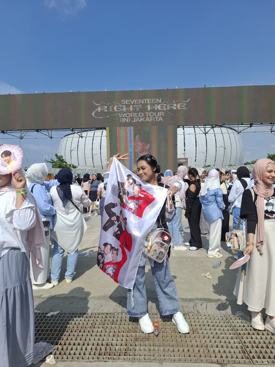 sijakbuteo_da's tweet photo. Astagfirullah... woy bangsat, seventeen baru pertama kali(lagi) ke indo, gak liat lu se excited apa mingyu wonwoo pas kmrn ngelive?
Bisa gak bangsat2 kek lu jgn ngerusak image indo carat anjing
Mana anjing yg katanya gerakan bawah tanah? Goblok lu, otak lu pake gblk https://t.co/tIXAtbHHt4