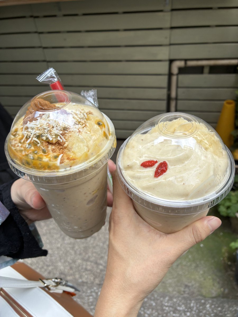 gakefuchi's tweet photo. 行列のできるバナナジュース屋さんいってきた🍌 https://t.co/GtODk6aWRq