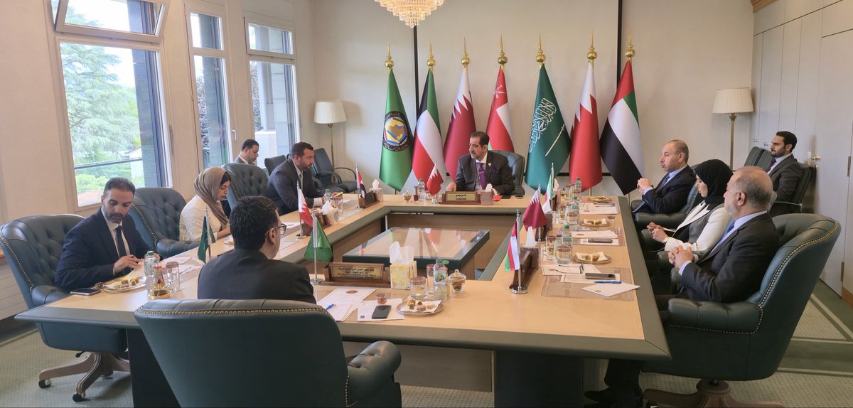 BahrainMsnCH's tweet photo. ترأّس سعادة السفير عبدالله عبداللطيف عبدالله، المندوب الدائم لمملكة البحرين في جنيف، الاجتماع ال١٣ لأصحاب السعادة سفراء دول مجلس التعاون لدول الخليج العربية، بصفته رئيس المجموعة، حيث جرى خلال الاجتماع مناقشة التحضيرات للدورة الـ62 لمجلس حقوق الإنسان وتنسيق العمل الخليجي المشترك. https://t.co/xAM1vUDRzT