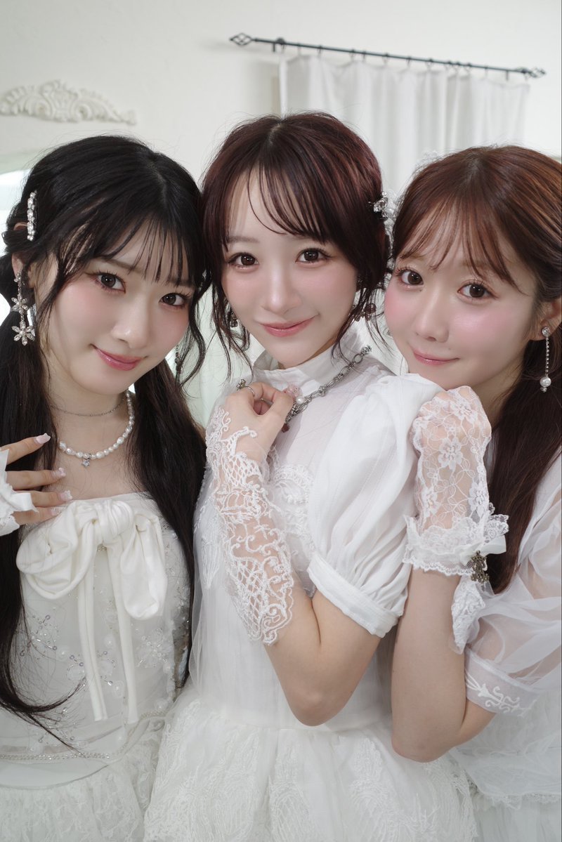 otoshima_risa's tweet photo. 「S Cawaii! 2026年8月号」
本日発売です📖🎀

特別版の表紙を
えみりちゃん、きあこと
務めさせていただきました！！

凄く素敵に仕上がっていて
嬉しいです☺️

『限定ポストカード』のプレゼントも♡
絶対ゲットしてね✨

#scawaii #イコラブ https://t.co/90ckFssZec