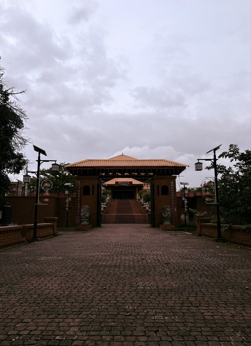 MalinDhamsara's tweet photo. Visited Manelwatta temple today. Its so damn soothing. https://t.co/RoWBBKycMF