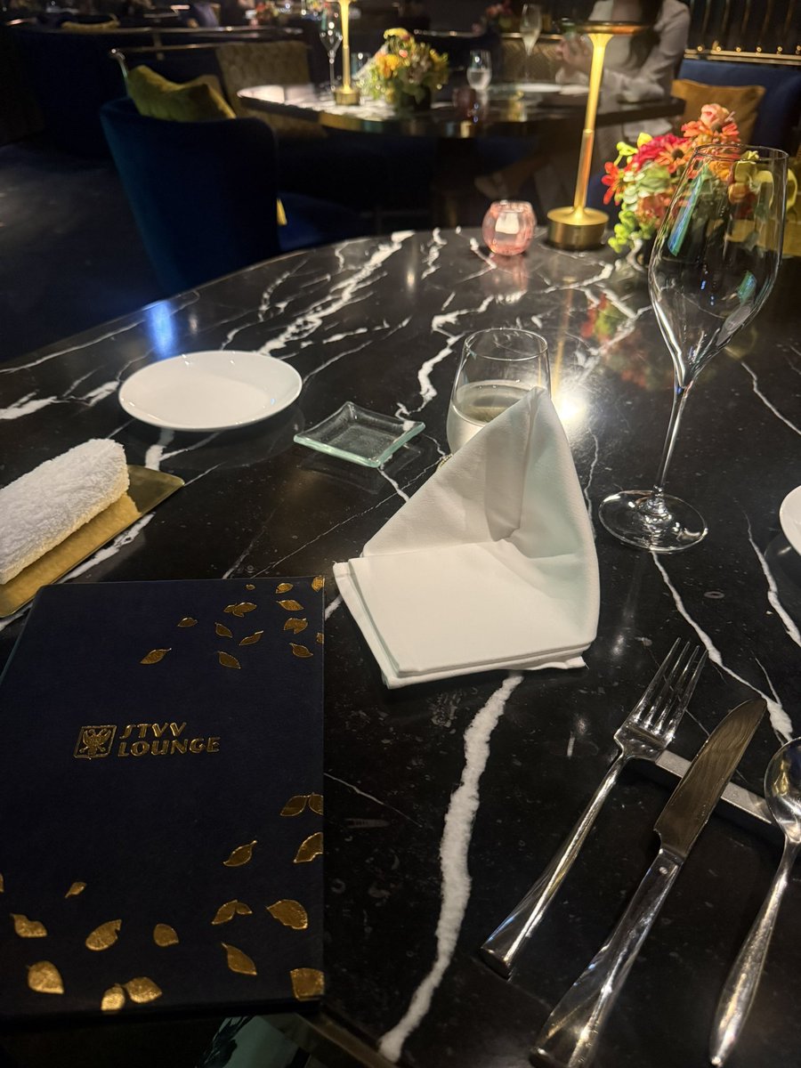 _verdy_6_'s tweet photo. 念願のSTVV Lounge 🍸 コラボカクテルも飲めたしご飯も美味しかったー☺️✨ #stvv #stvvlounge https://t.co/tPBnIANNsA
