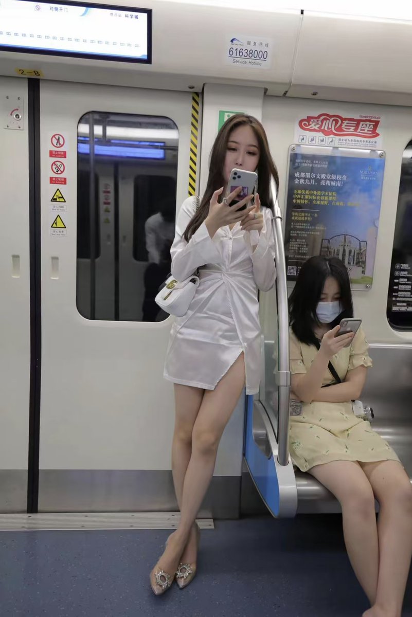 FoxConstan31317's tweet photo. Just found this hidden indie track while scrolling late – warm lo-fi beats paired with soft vocals make my whole commute feel like a cozy movie scene. ， https://t.co/F8rMuGZnBi