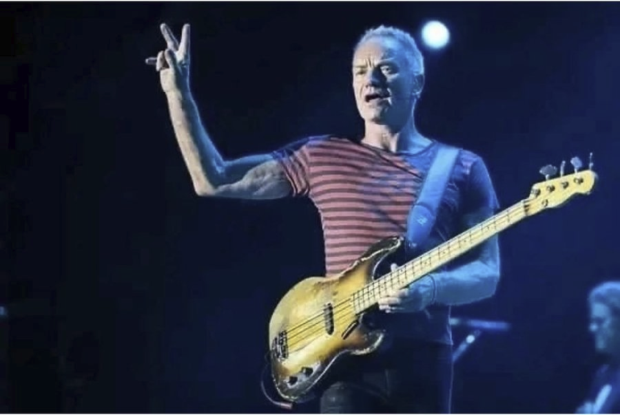 i_iangg's tweet photo. In Warschau unterbrach Sting sein Konzert und sprach zum Publikum: 
„Der Krieg in der Ukraine ist eine Absurdität, die auf Lügen aufgebaut ist. [...] Aber Lügner haben eine große Angst vor der Wahrheit. Die Wahrheit muss gehört werden. Wir dürfen diese Schlacht nicht verlieren.“ https://t.co/nwHmcTQPD0