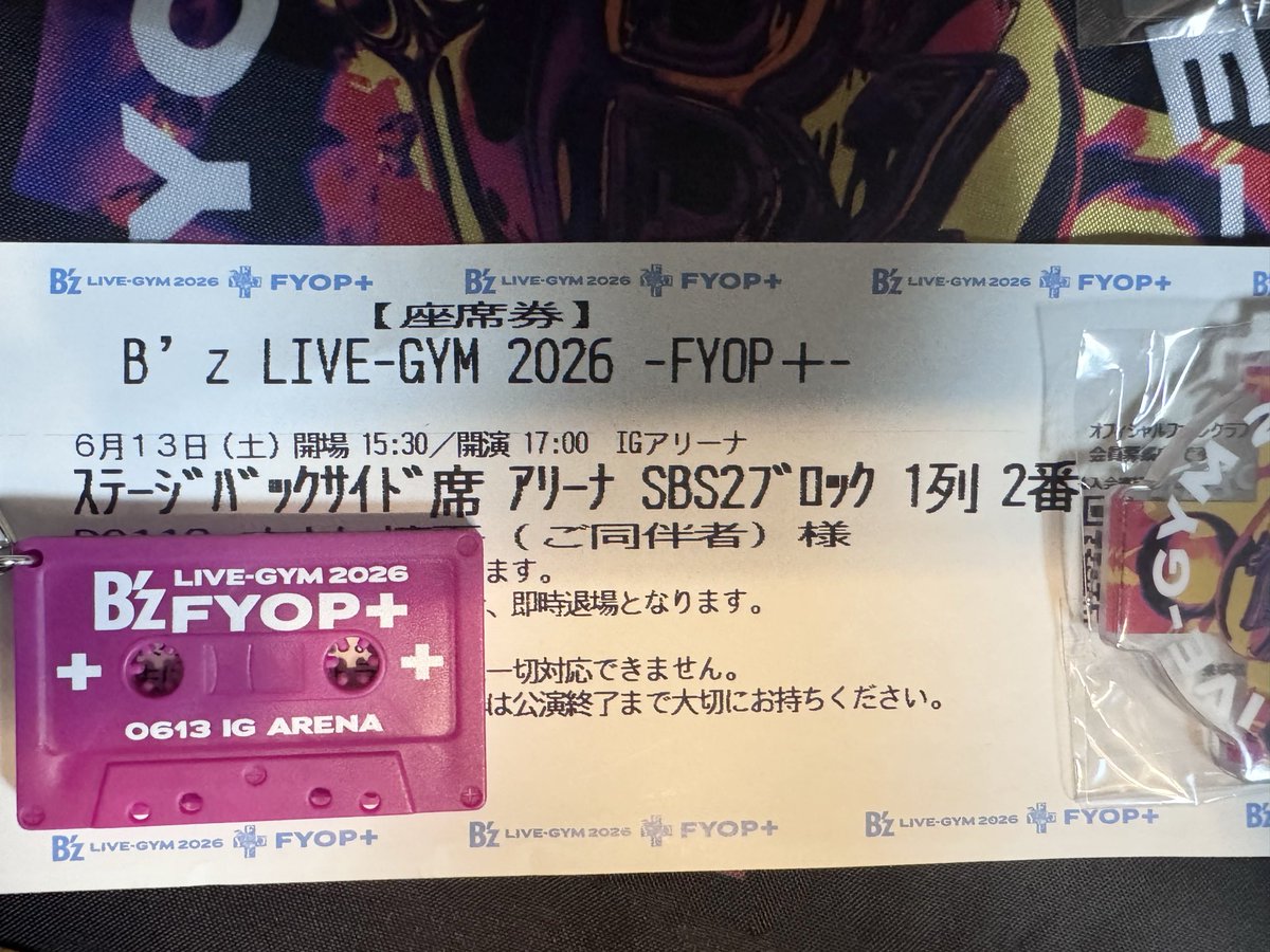 0906shingo's tweet photo. ステージ横の通路から稲葉登場
チャックアゲアゲ…
距離2mを通過した…
終演後もサポメン全員通るわB'zのお2人通るわ…
衝撃的な席でした

#bz 
#fyopプラス https://t.co/cQUCD4PdZJ