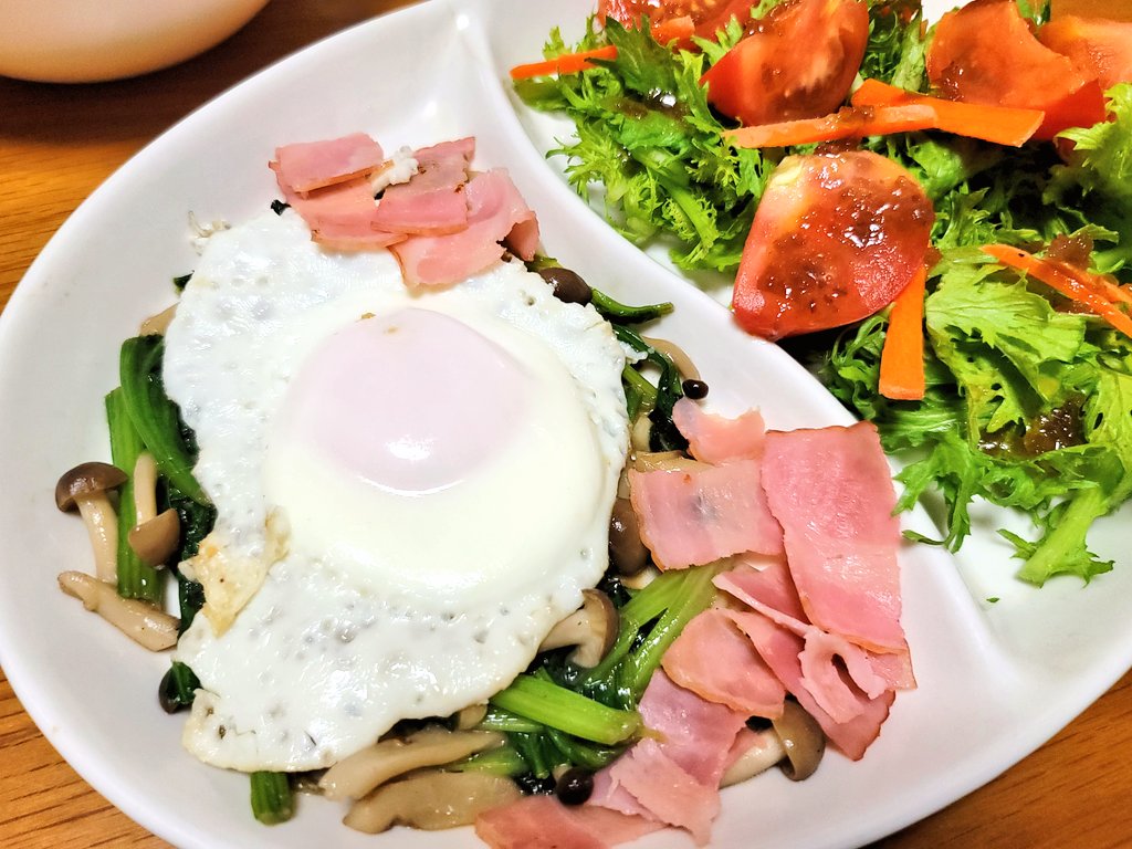m_hso's tweet photo. 今日のご飯は♪( ´ ▽ ` )
もっちりワンタンスープ♪😊
ポパイエッグ♪✨
切り干し大根とニラ
はちみつ梅の和え物♪✨
定番サラダ🥗
美味しく頂きました♪😂👍️
#嫁飯 #おうちごはん https://t.co/LZldyQxnCK