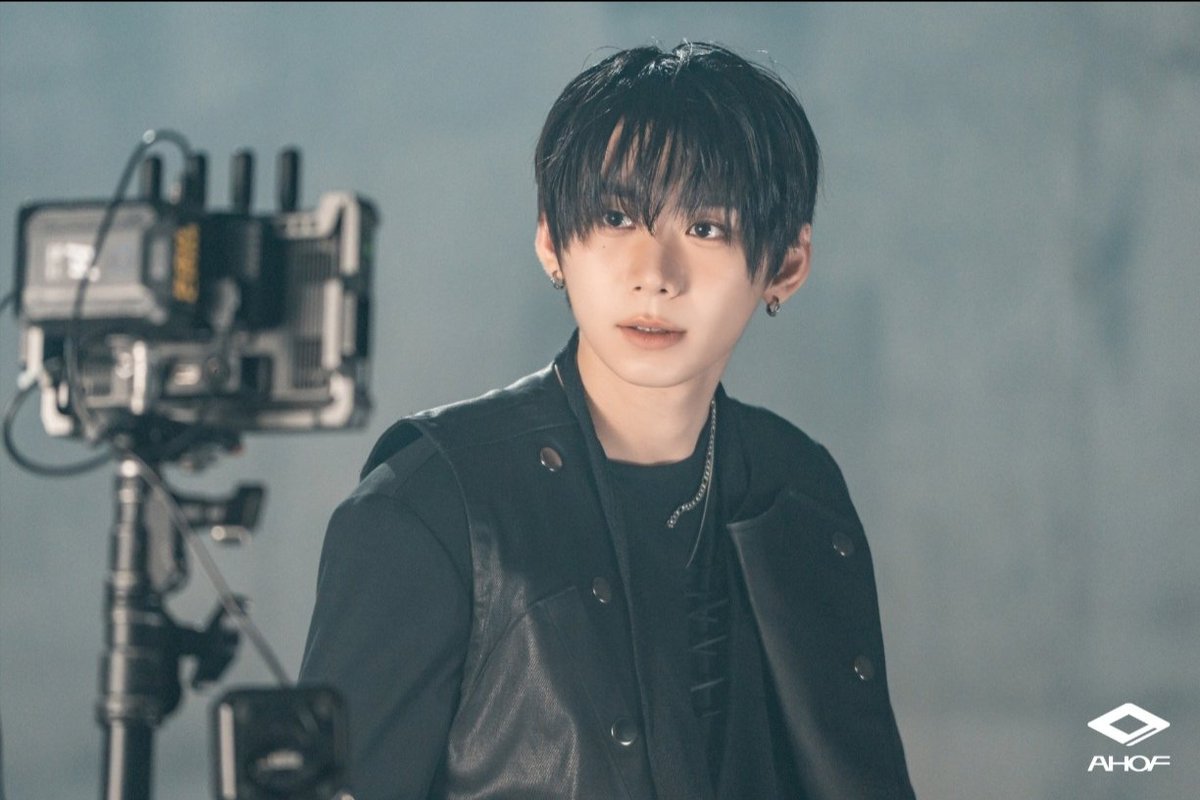 hanvensource's tweet photo. πΈ 260617 HAN UPDATE FROM AHOFβs OFFICIAL WEVERSE ACCOUNT
"AHOF(μν) 'Sugar High' Performance Video 촬μ λΉνμΈλ"
ποΈ https://t.co/h6MyTp13lL
#SIRENZ #μ¬μ΄λ μ¦ #HANVEN #νλΈ #HAN #λ°ν https://t.co/aFG6R7xaF4