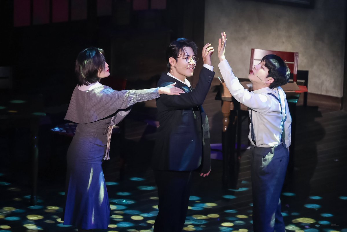 kyooArchiv's tweet photo. 20260515 뮤지컬 팬레터
스페셜 커튼콜 - 섬세한 팬레터

김해진 | #이규형
정세훈 | #문태유
히카루 | #소정화 https://t.co/SpKUAU3fRn