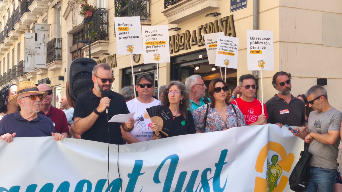ccoopv's tweet photo. 📣 La Xarxa d'Entitats per un @finan_just ha presentat  davant les @cortsval el manifest 'Una qüestió de drets: #FinançamentJust per al poble valencià'.
🎙️És el moment de la política responsable, cal anteposar l'interés ciutadà al rèdit partidista. 
🔗 https://t.co/XuLX6q3B2A https://t.co/ZgFWSrsbbR