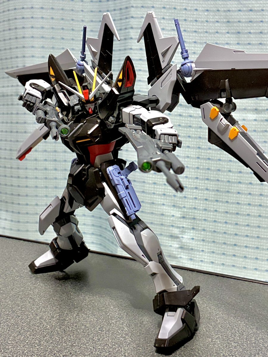 MGストライクノワールガンダム組立完了です👍 黒いボディに二丁拳銃に