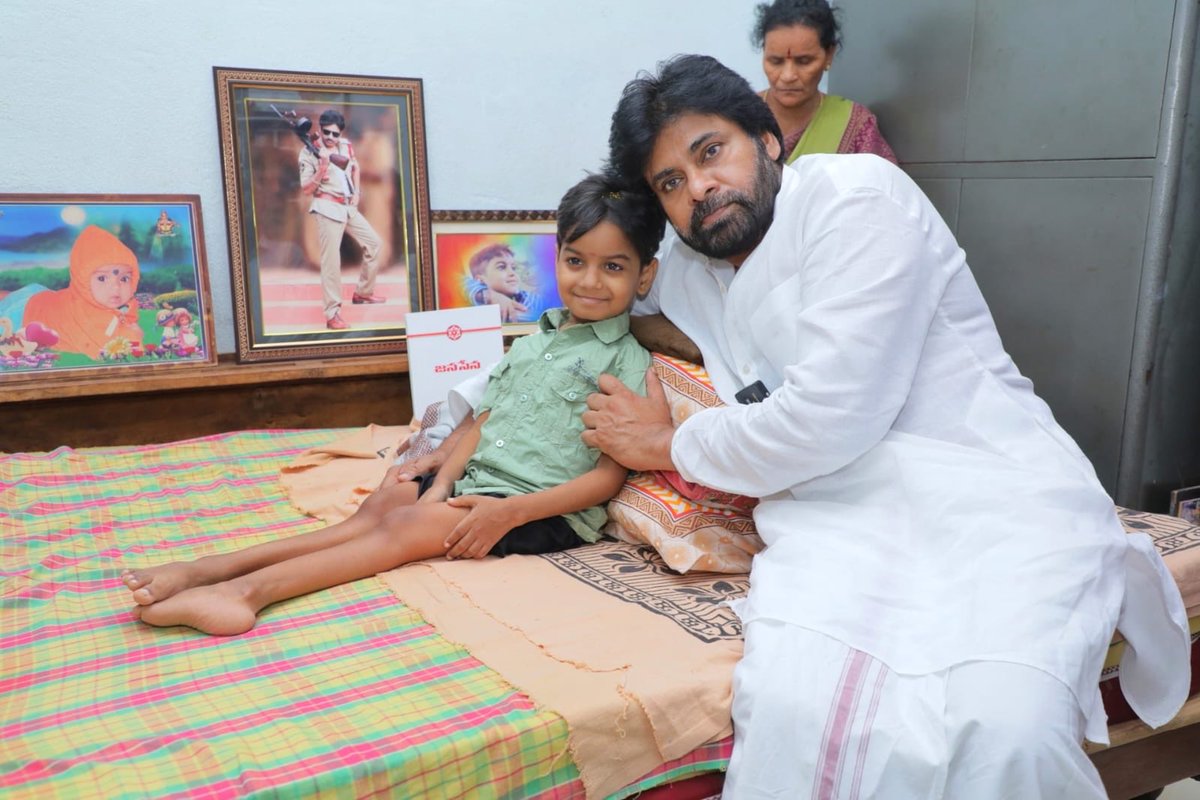 Vasanthcomradee's tweet photo. Like Vijay Deverakonda, Like Pawan Kalyan https://t.co/HIish525JN