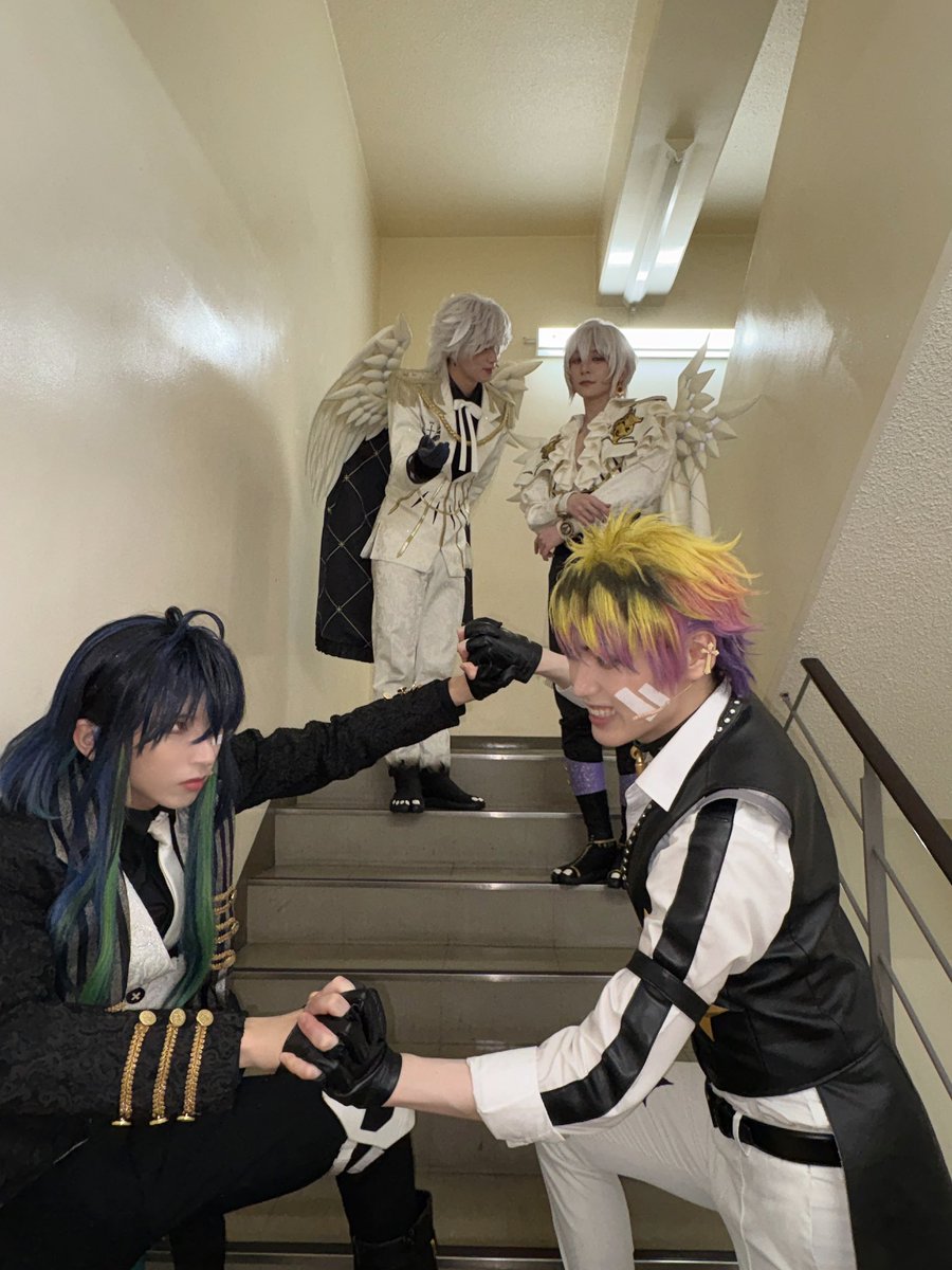 sho_kuwahara_'s tweet photo. Butlers’ 歌劇『悪魔執事と黒い猫』
～天使が来たりし古の塔編～

本日2公演、御来場頂いた皆様本当に有難う御座いました！

ケルビムと共に人間達のデータを沢山集めていこう。
それにしても若い2人は血気盛んだね〜♩

明日は1公演です！宜しくお願い致します！

#あくステ https://t.co/bHBuEss8sC