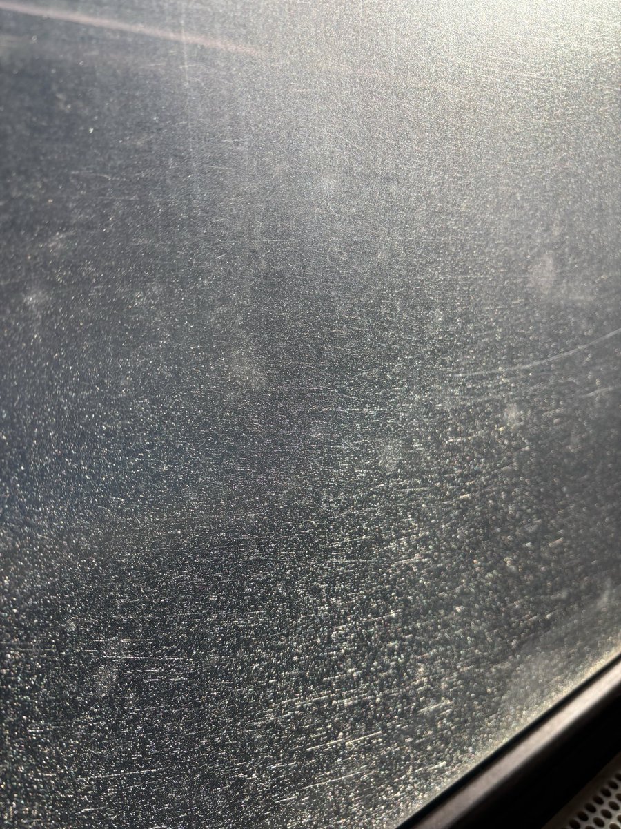 puckplaysLLC's tweet photo. Crystal clear windows on today’s commute @NJTRANSIT @rudezoneNJT https://t.co/zZtOPnOJKC