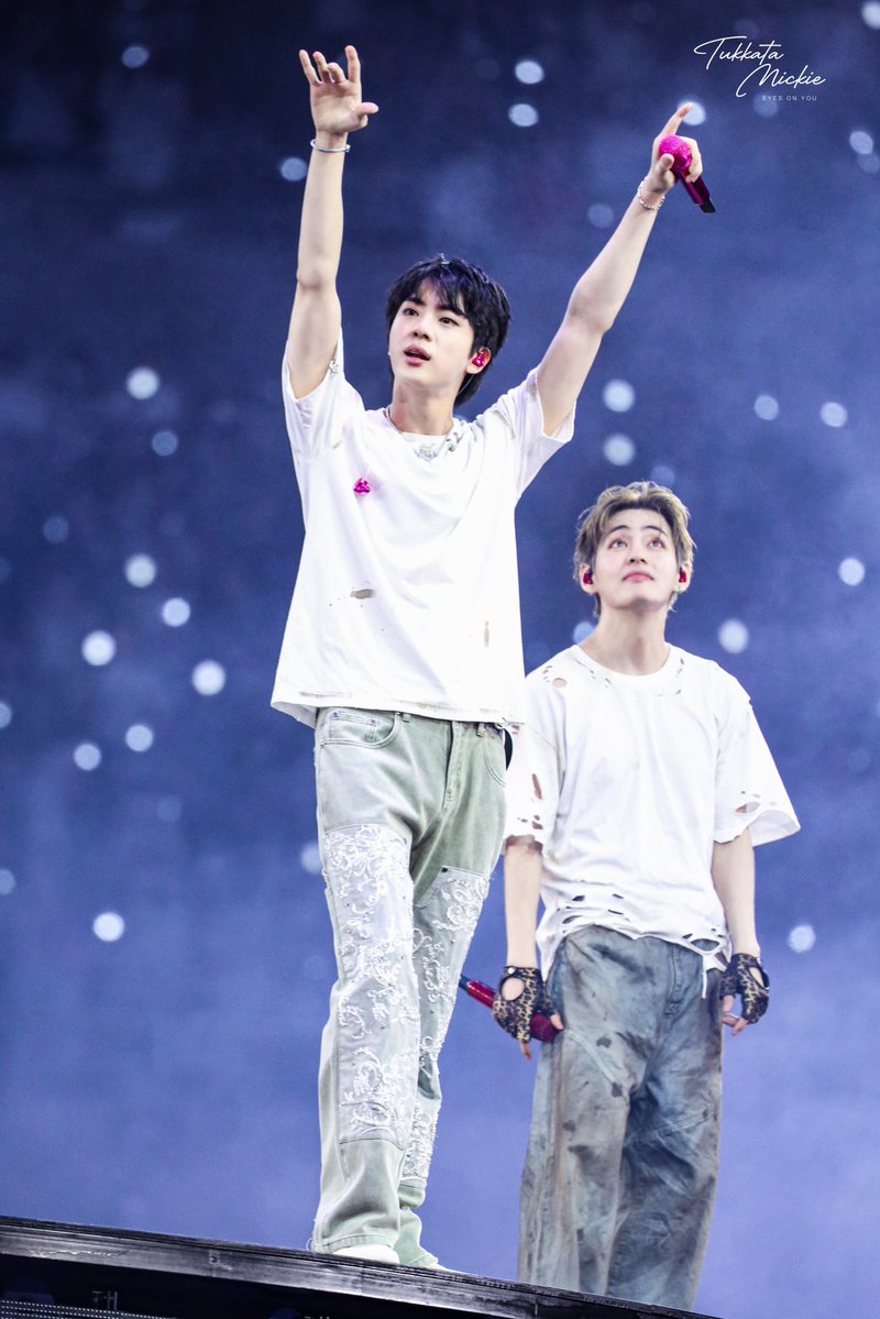 Tukkatamickie37's tweet photo. BUSAN Day 2 

#BTS #방탄소년단 #JIN
#BTS_WORLDTOUR_ARIRANG
#BTS_WORLDTOUR_ARIRANG_BUSAN

📌 https://t.co/GMhxlgmu2R https://t.co/E44odpkuWN