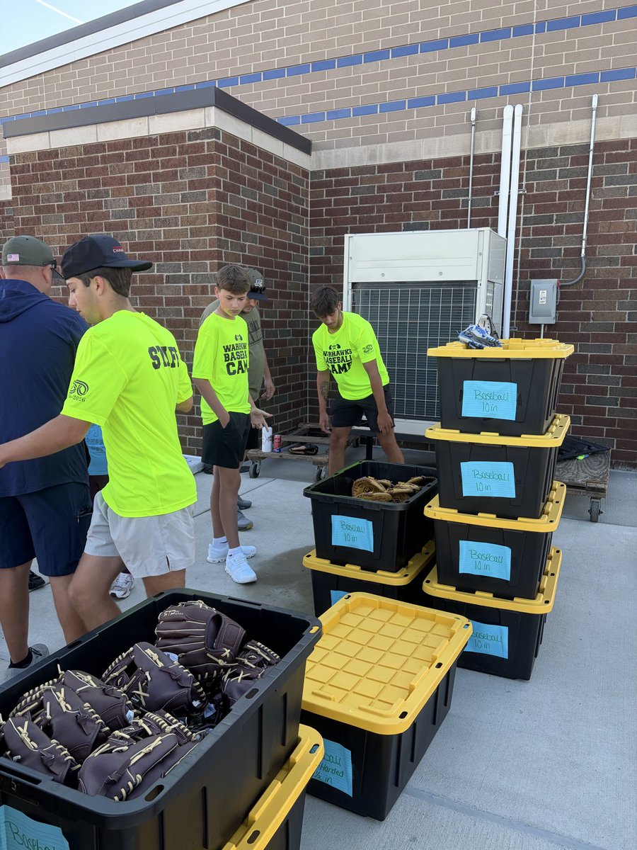 StealthVarsity's tweet photo. Thanks to all of our volunteers (not all pictured) the last two days who helped another great organization @OhioWarhawks with their baseball camp! ⚾️🏒 https://t.co/BYRxYBgFUW
