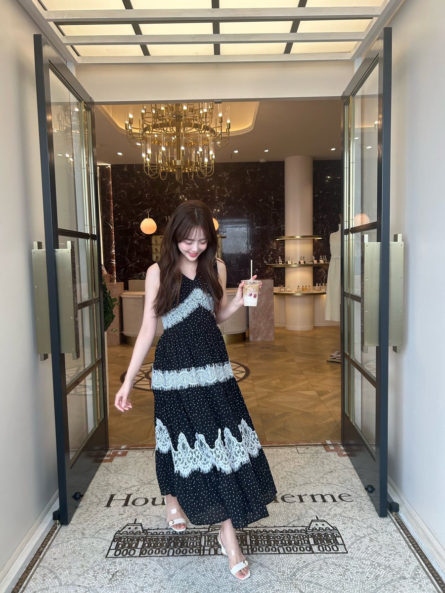 hlt_suu's tweet photo. 周年イベント2回参加できました♡
Clarine Polka Dot Dressは
今回のコレクションで一番お気に入りかも💕
レースたっぷりでリボンもついてるから
blackでバランスとりたい🖤

#herlipto
#houseofherme https://t.co/ybXOt3z6FD