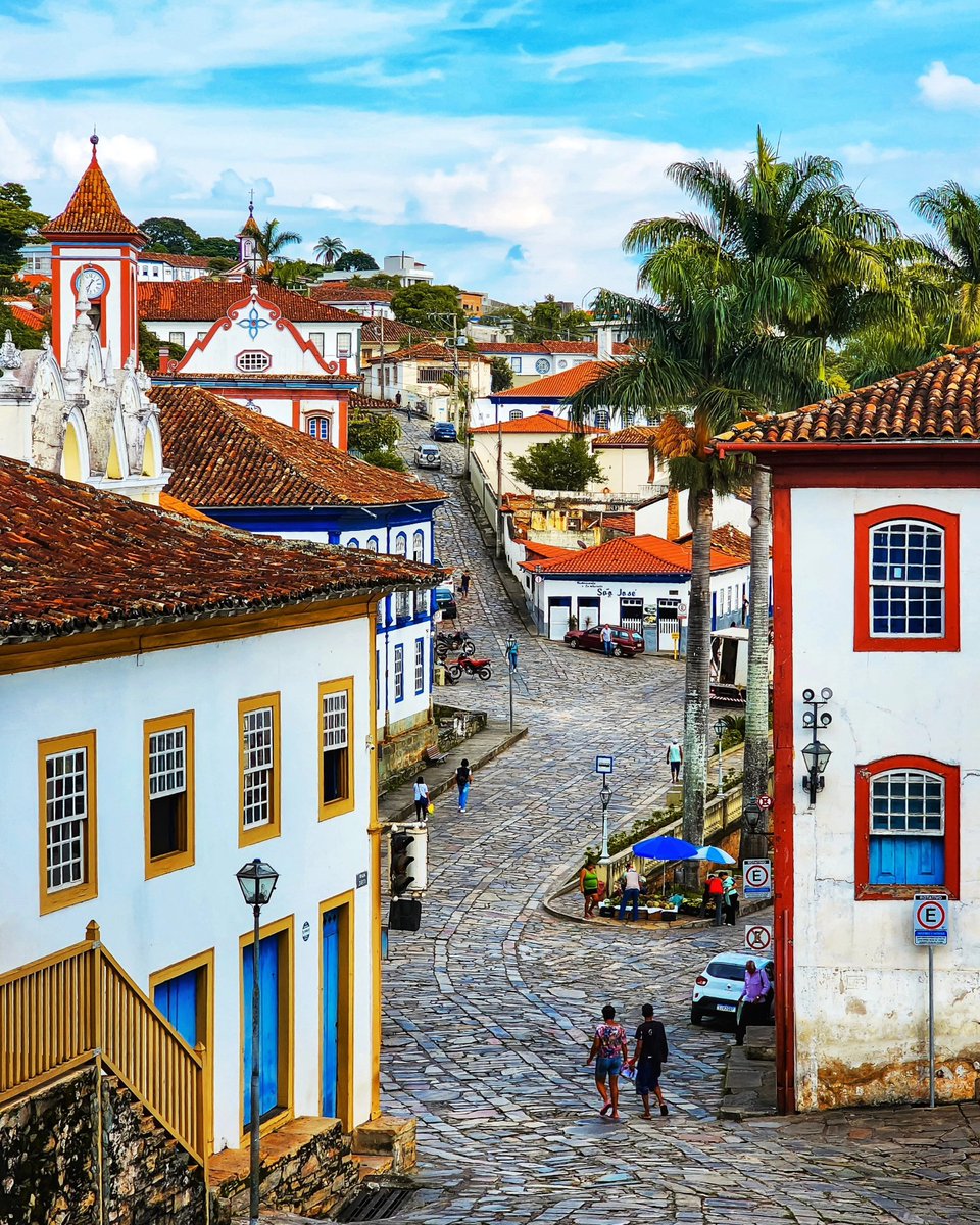 Viviifernande's tweet photo. Se o Brasil tivesse alma, ela moraria em Minas Gerais.

Diamantina é o tipo de lugar que faz você questionar a vida na cidade grande.

📸Raíssa Mascarenhas https://t.co/7ZGyltFWAg