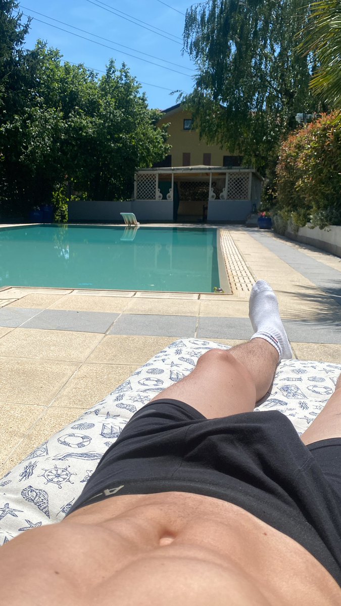 blaoblaoo's tweet photo. Who wants to join me?
#nsfw #swimmingpool #moots https://t.co/uqwNrbwYsK