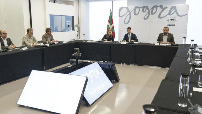 Antifaxismoa's tweet photo. #Gogora acelera su putrefacción, el hedor es insoportable....
#OasisVasco https://t.co/3XBbYbZ89w