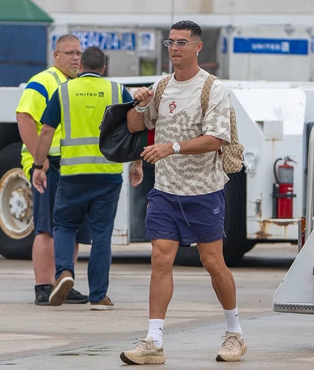 WillsWilliams3's tweet photo. The World Cup starts today 🤍  🐐 🏃🏽‍➡️ https://t.co/CAZS7DDtbO